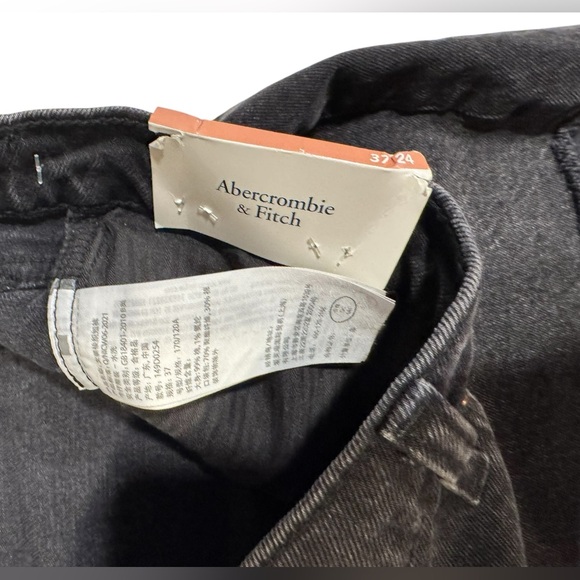 Abercrombie & Fitch The 90s Relaxed High Rise Distressed Cutoff Short NWT 37/24 - Picture 15 of 16